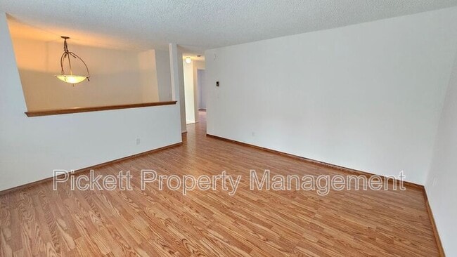 Photo - 1155 Silverleaf Ct E