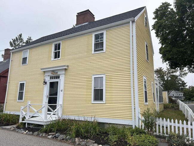 Building Photo - 42 Piscataqua St Rental