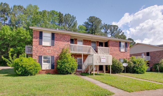 Building Photo - Section 8 accepted!!! "Spacious 2-Bed, 2-Bath Haven in Huntsville - Your Perfect Retreat Awaits!" Unit A