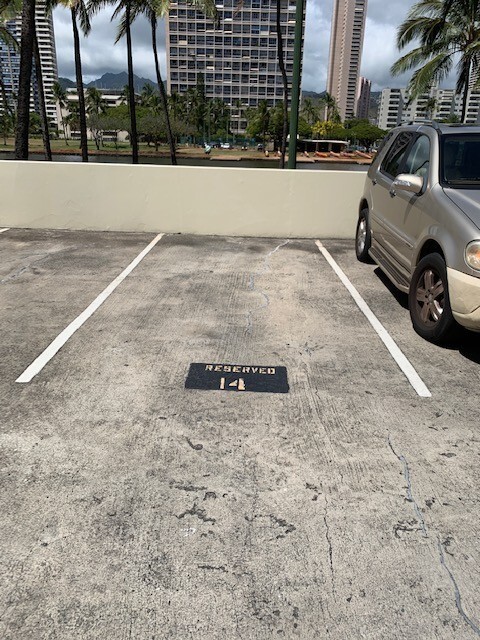 Building Photo - Waikiki Twin Towers - Great location in he... Unit B-43 Rental