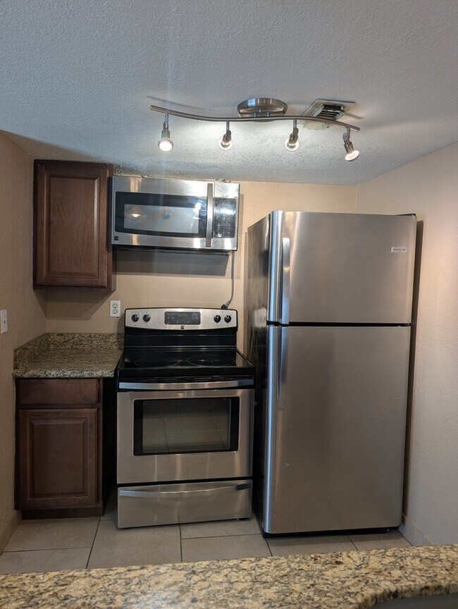 Photo - 2503 McCue Rd