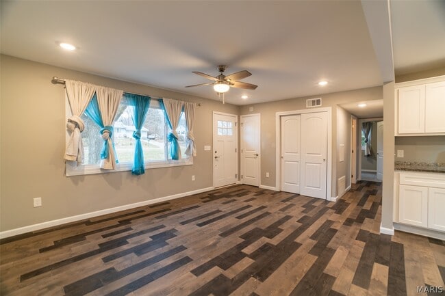 Photo - 204 Hillsdale Dr