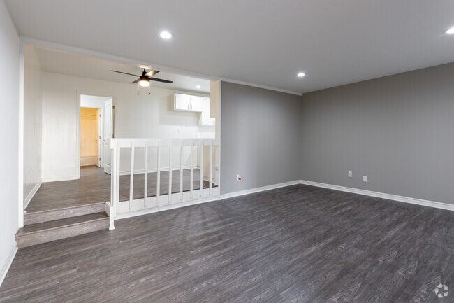 1BR, 1BA - 750 SF