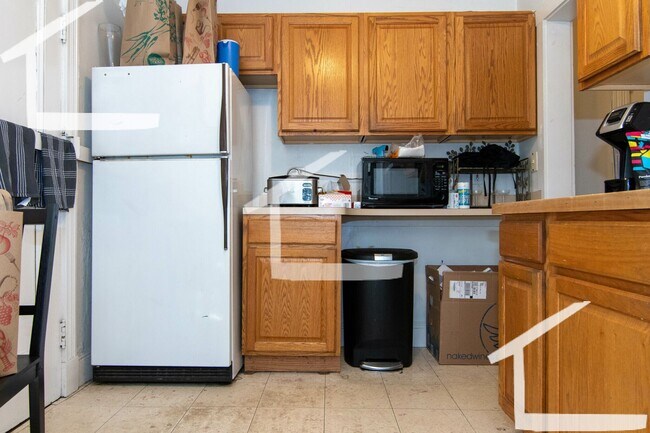 Photo - 9/1 Spacious 2BR w/heat inc, balcony on Br...