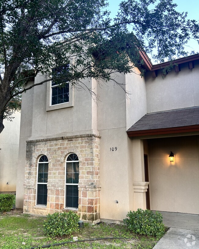 Building Photo - 10706 International Blvd Unit 109 Rental