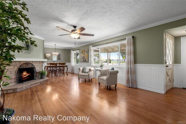 Photo - 7 br, 4 bath House - 837 E Adams Ave