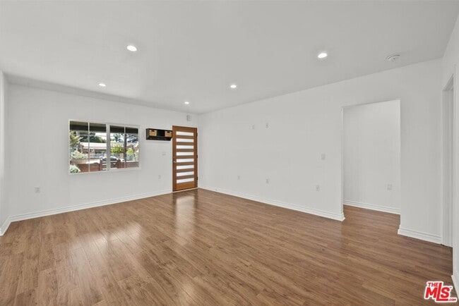 Photo - 6712 Cedros Ave