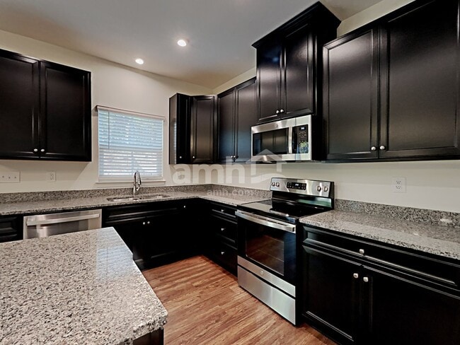 Photo - 5046 Twin River Dr