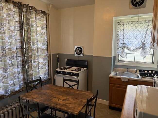 Kitchen - 7351 S Green St Unit 1# floor