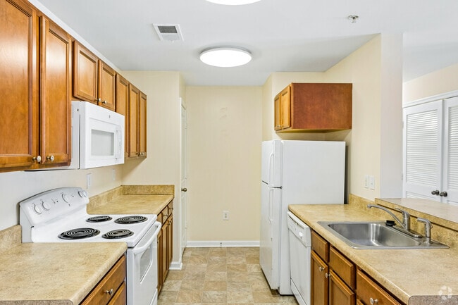 The Elm - 1 BR, 1 BA - 720SF - Kitchen - Heritage Forest I