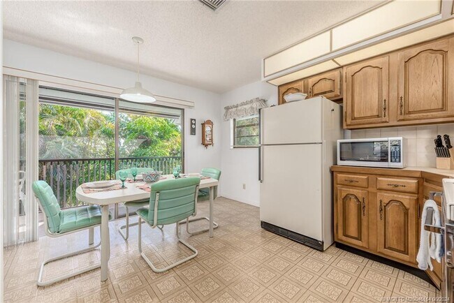 Photo - 4095 SE Centerboard Ln Unidad 6-B