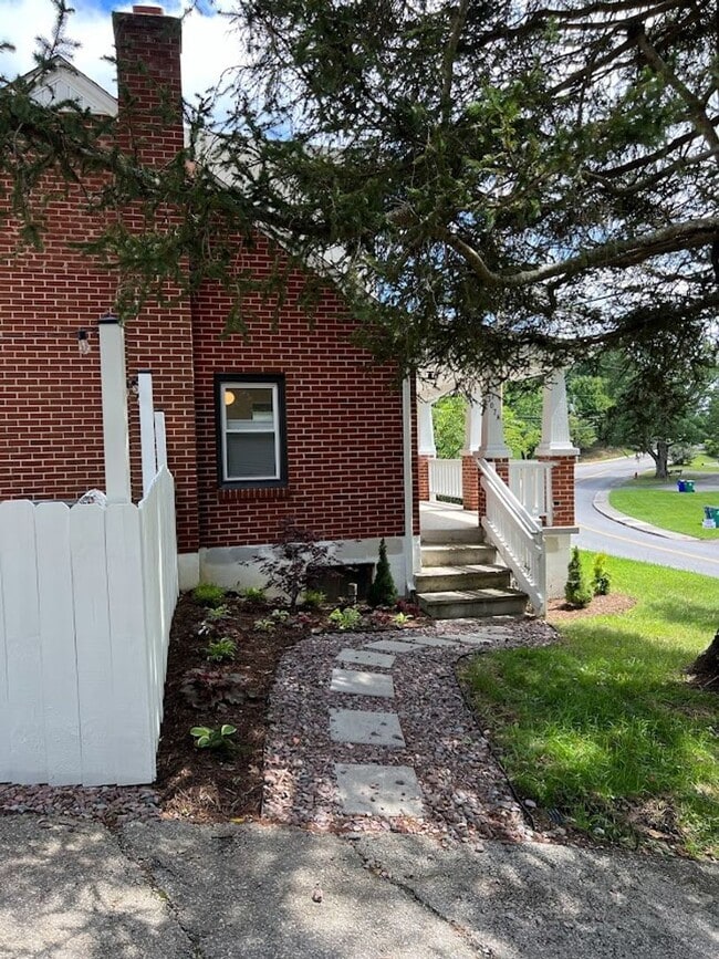 Photo - 307 Ellett Rd