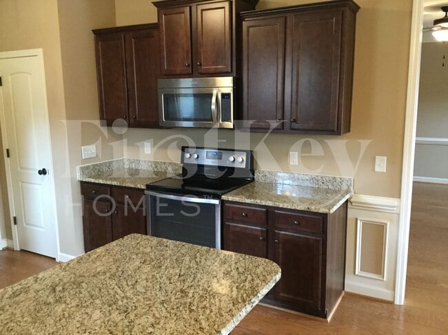 Photo - 293 Majestic Oak Dr