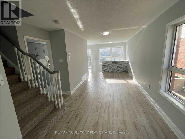 Photo - 14 Cordgrass Crescent