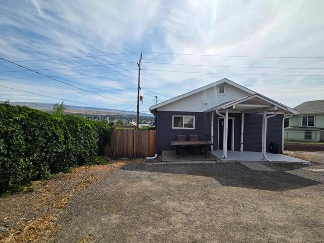 Charming 2 Bedroom With Valley View! - Charming 2 Bedroom With Valley View! House