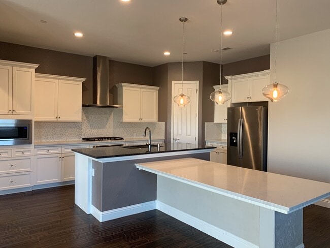 1836 E Bella Rosa Ave