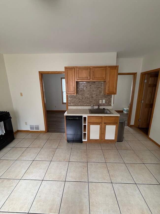 Photo - 2622A N Newhall St