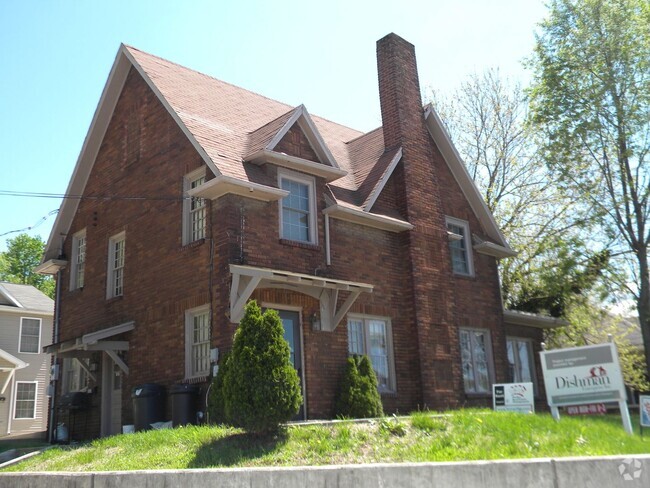 Building Photo - 1601 S Walnut St Rental