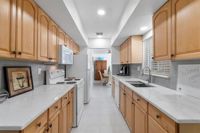 Photo - 2270 SE 5th St