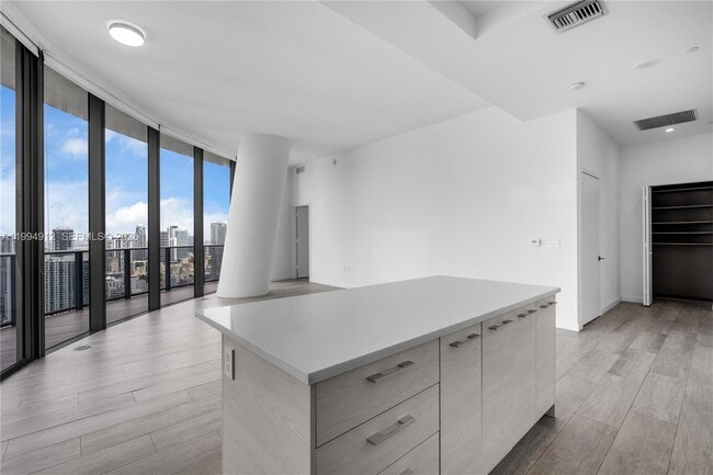 Photo - 45 SW 9th St Unit 4708