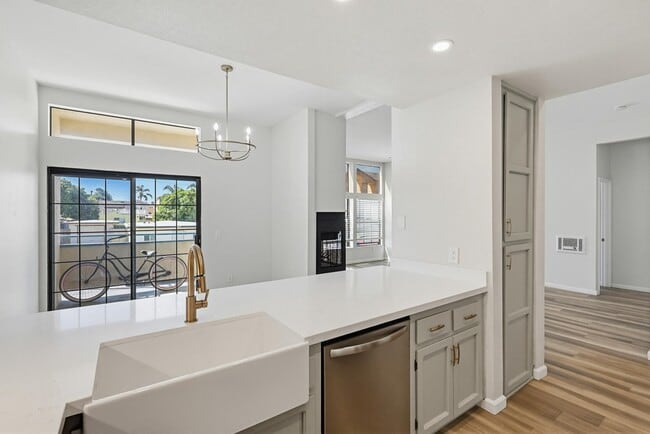 Photo - 270 Dahlia Ave