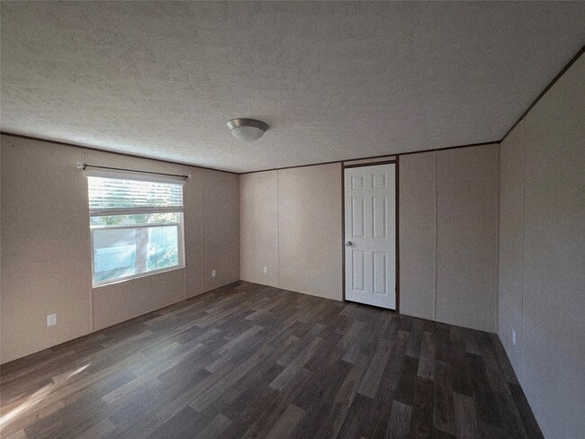 Building Photo - 2935 Calder Dr