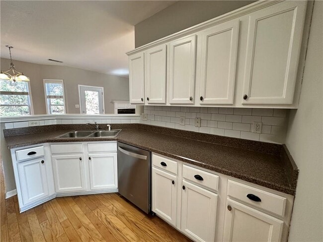 Photo - 2403 Walnut Tree Ln