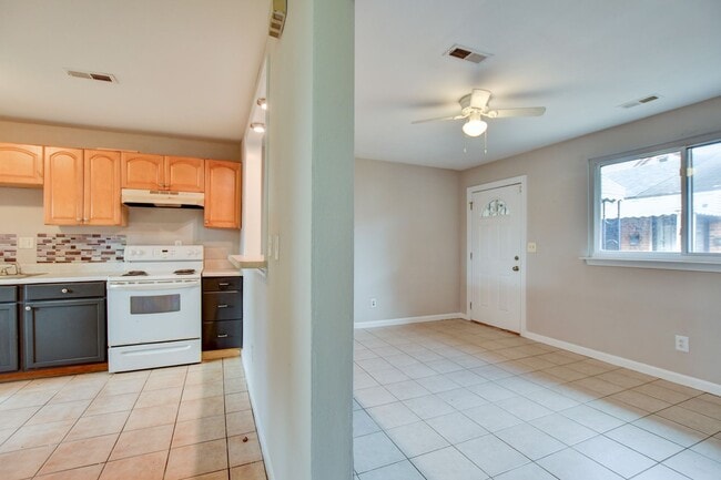 Photo - 511 Stafford St