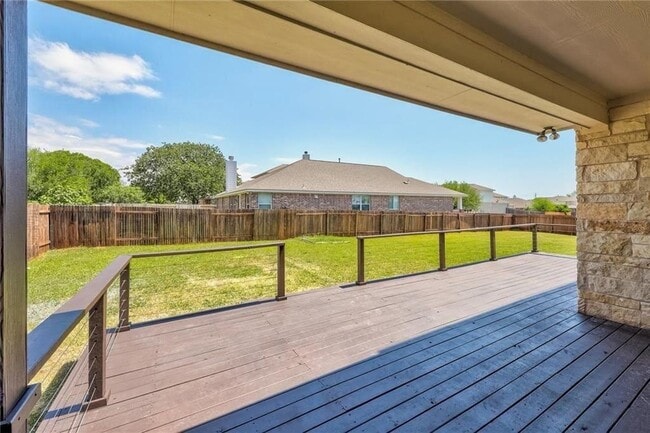 15113 Fernhill Dr