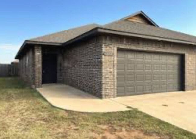 Building Photo - Beautiful 3BR/2BA Home w/ Granite Counters • Garage Parking in El Reno