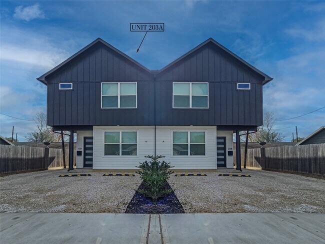 Building Photo - 203 Danna Ln Unit A