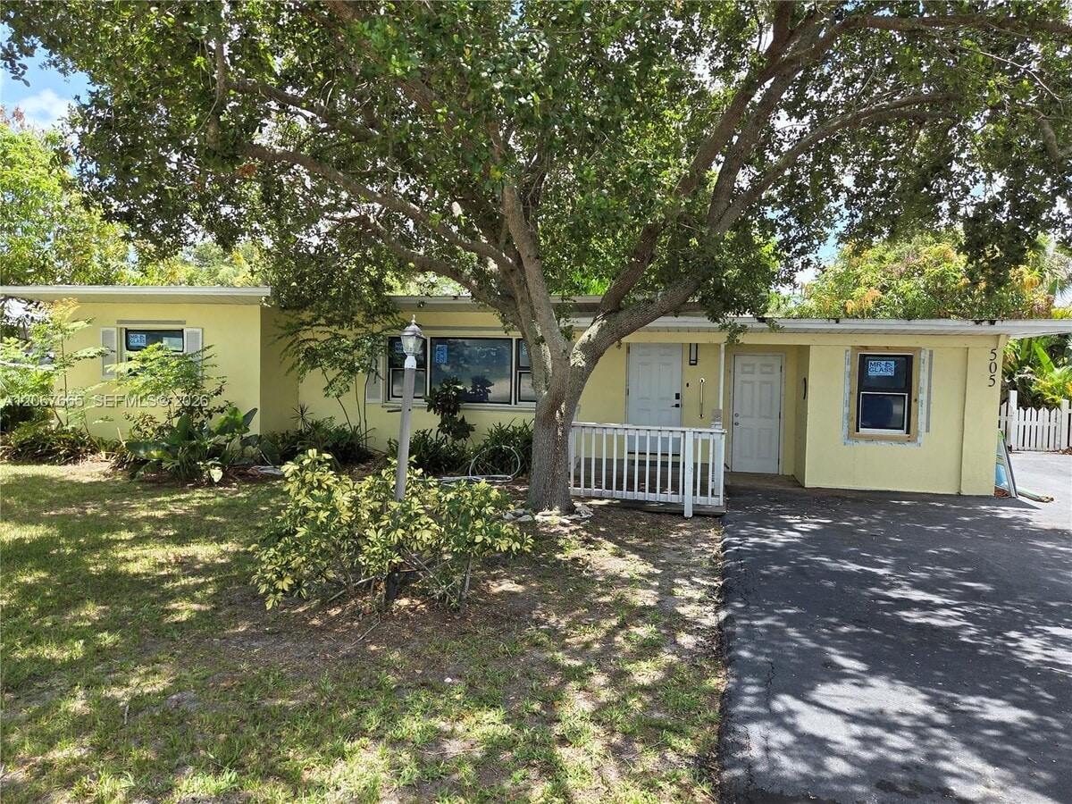 Photo - 505 SW South Carolina Dr