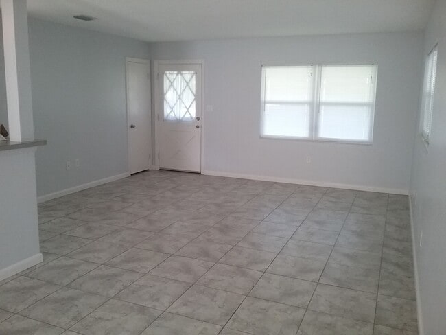 Photo - 3 Bedroom 2 Bath in Eustis for Rent!