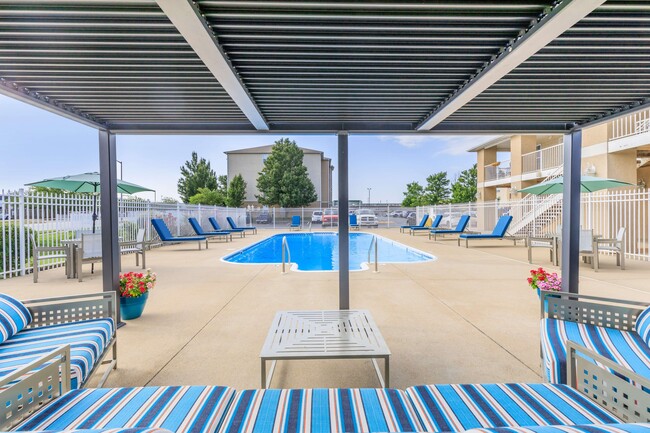 Sandstone Heights Apartments Pool