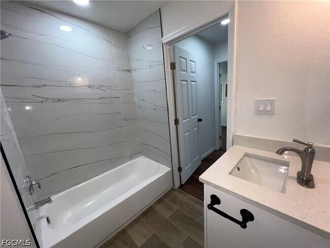 Photo - 1270 Allen St