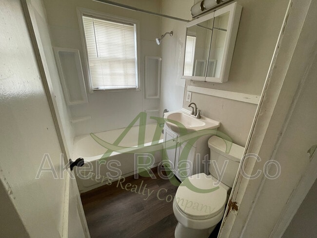 Photo - 2210 Court St