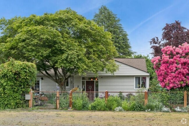 Building Photo - 4 bedroom in Seattle WA 98125 Rental