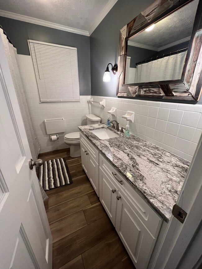 Photo - 810 Jefferson River Rd