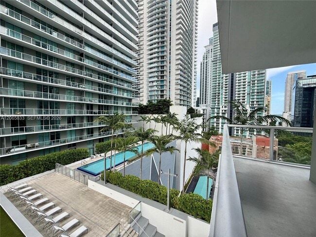 Building Photo - 79 SW 12th St Unit 1207-S