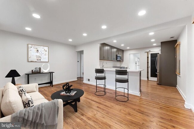 Photo - 5014 Sheridan St