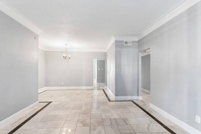 Photo - 14814 Perthshire Rd Unidad 192