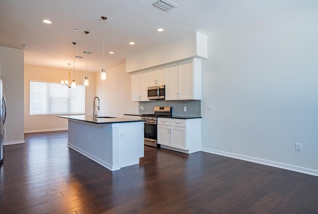 Photo - 339 8th St N