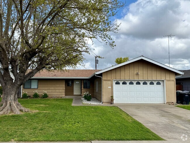 Building Photo - COMING SOON! Beautiful 3/2 in Sacramento! ... Rental