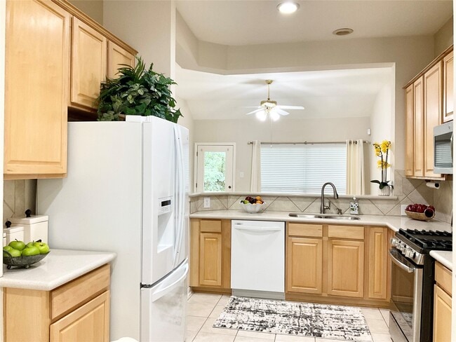 Photo - 186 N Valley Oaks Cir