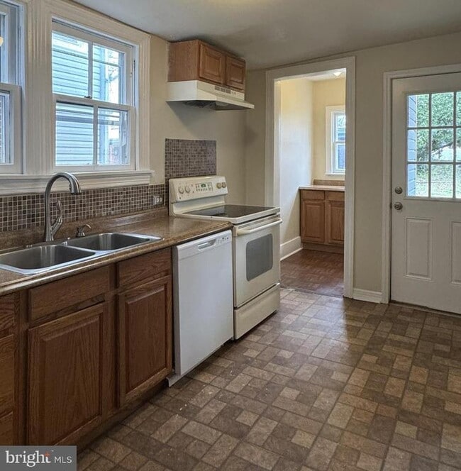 Photo - 211 S Maple Ave