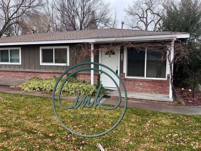 Building Photo - Duplex in Quiet Neighborhood Rental