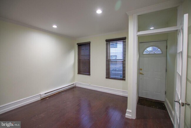 Photo - 2043 Gerritt St