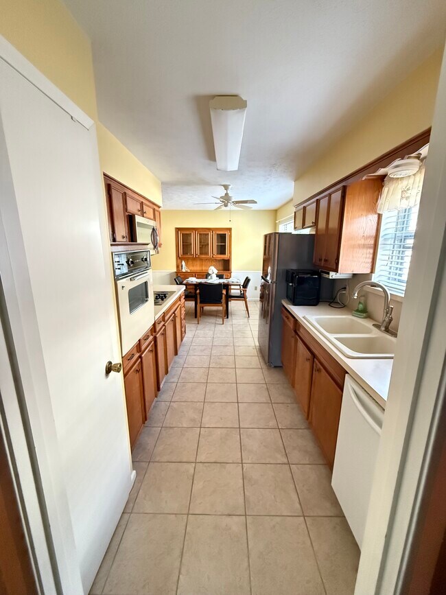 Photo - 2420 Pinehurst Ln