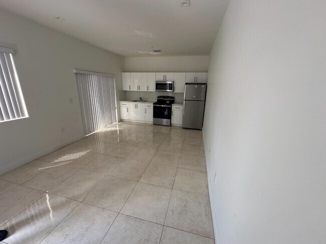 Photo - 241 E 6th St