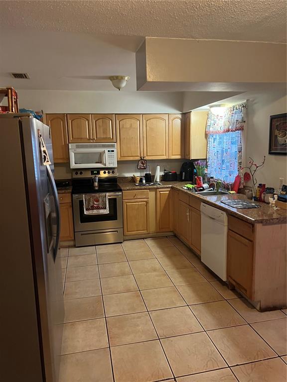 Photo - 830 Baltimore Dr
